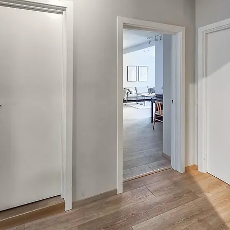 4 Bedroom Beautiful In Apartment *