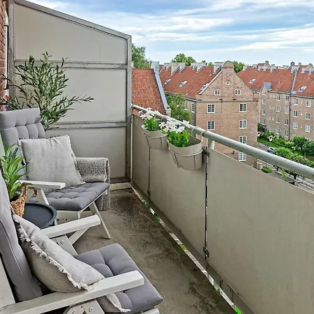 Vacker Med 4 Sovrum I Lägenhet