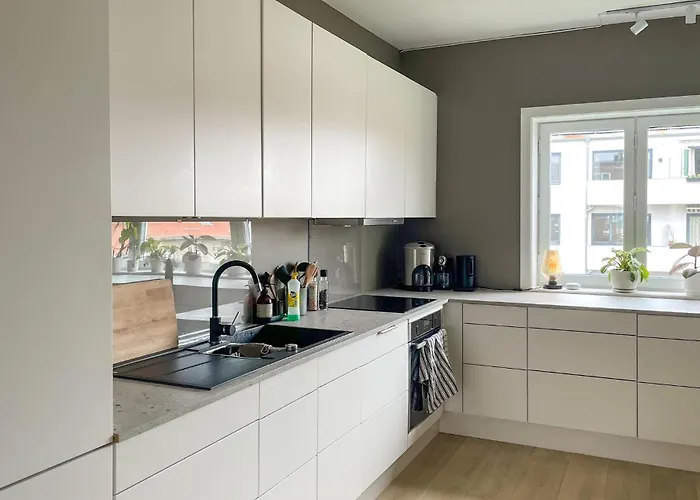 4 Bedroom Beautiful In Lägenhet