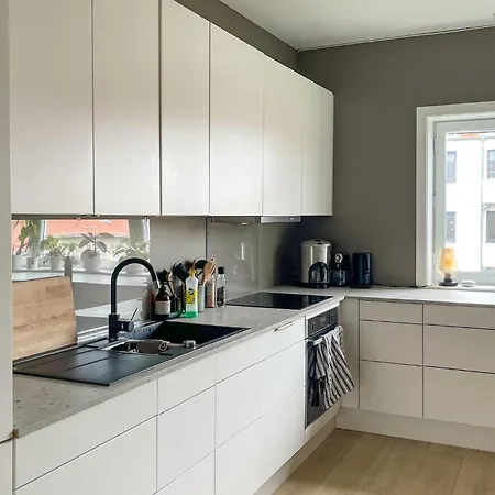 4 Bedroom Beautiful In Lägenhet