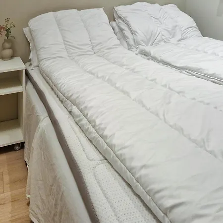 4 Bedroom Beautiful In Lägenhet