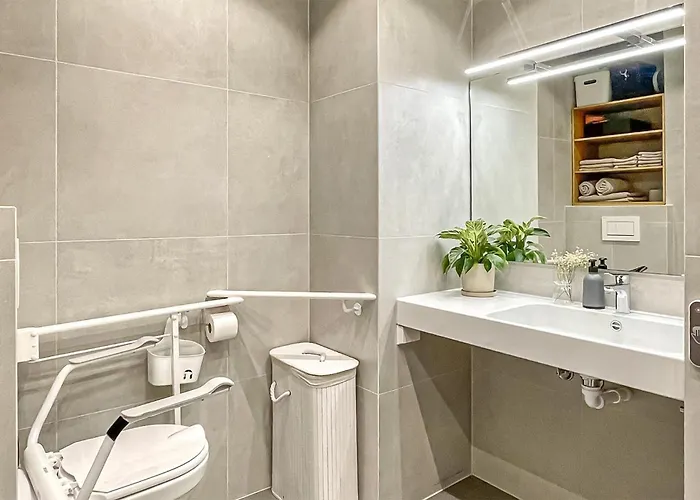 4 Bedroom Beautiful In Lägenhet